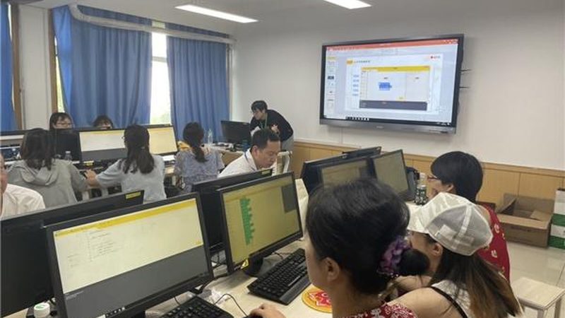 小标题：考研辅导老师，你的“良师益友
